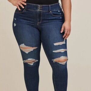 Torrid super soft high-rise distressed jegging, size 22t